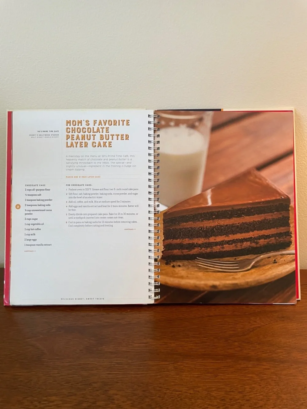 Disney Delicious Disney Sweet Treats Cookbook - Cakes, Breads, Drinks